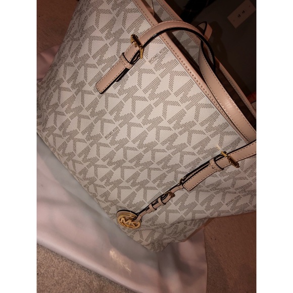 Michael Kors bag - Picture 1 of 3